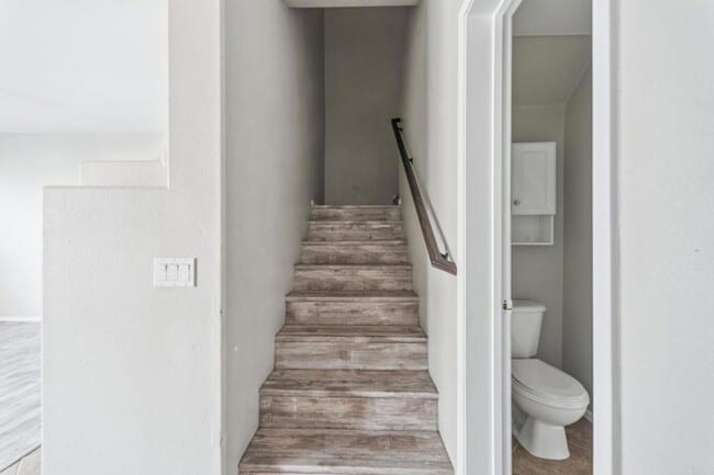 Building Photo - 3 Bedroom 2.5 Bathroom townhouse
