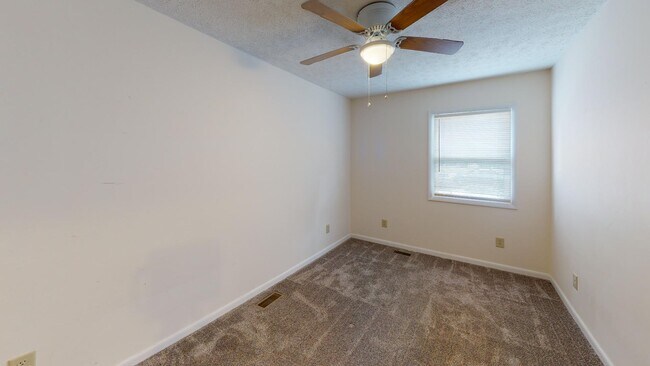 Building Photo - 5341 Country Club Dr