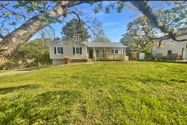 Building Photo - 295 Farm Ridge Dr NE