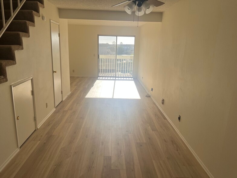 Building Photo - 263 S Ventura Rd