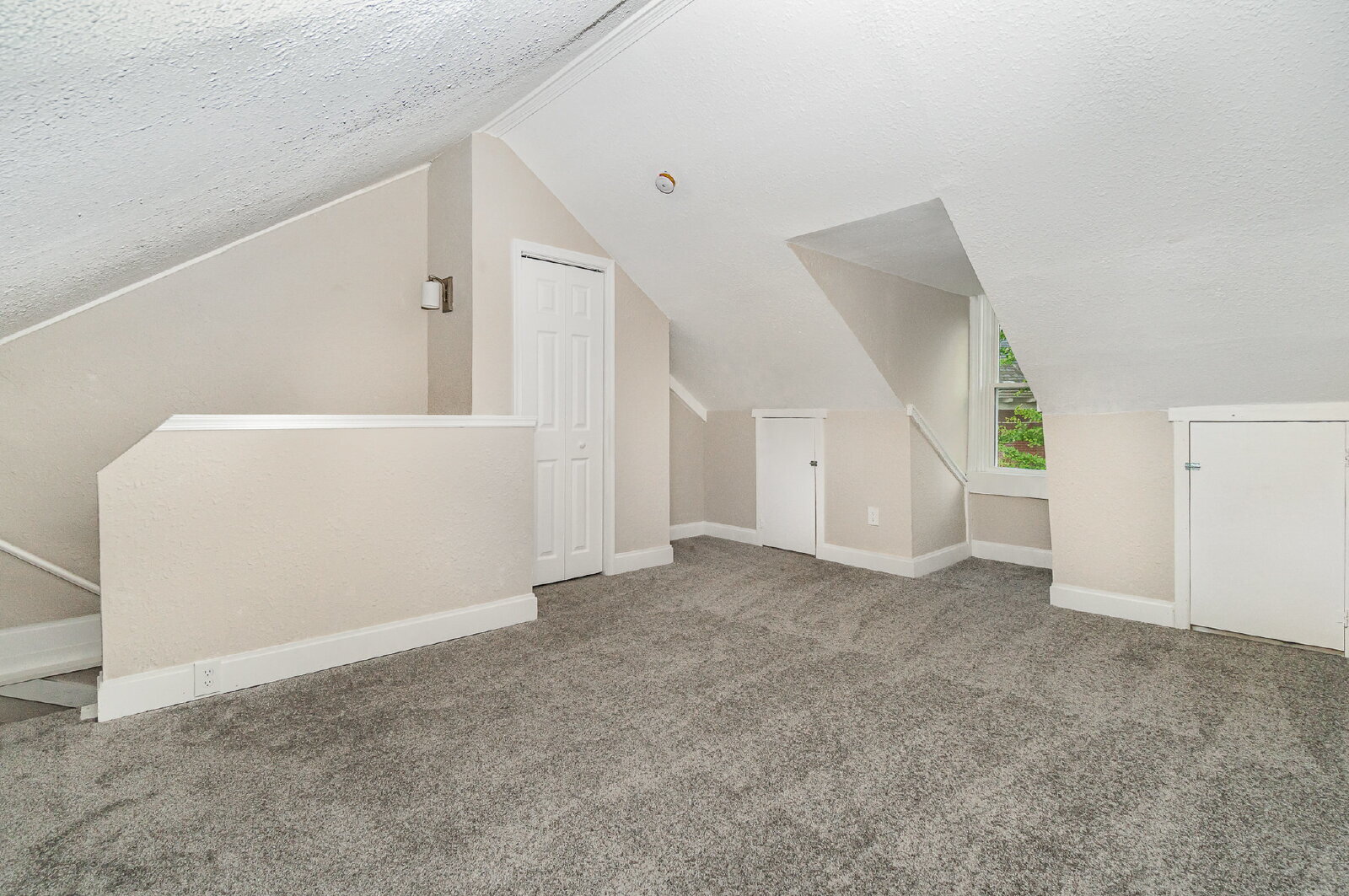 Building Photo - 321 W Mifflin St