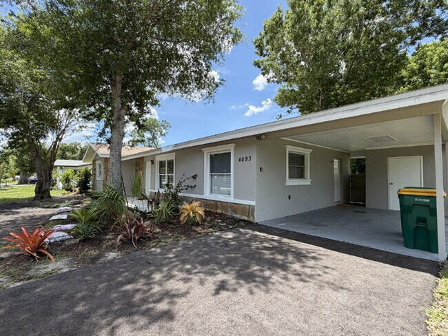 Building Photo - "Charming 3-Bedroom Home with Gleaming Hardwood Floors!"