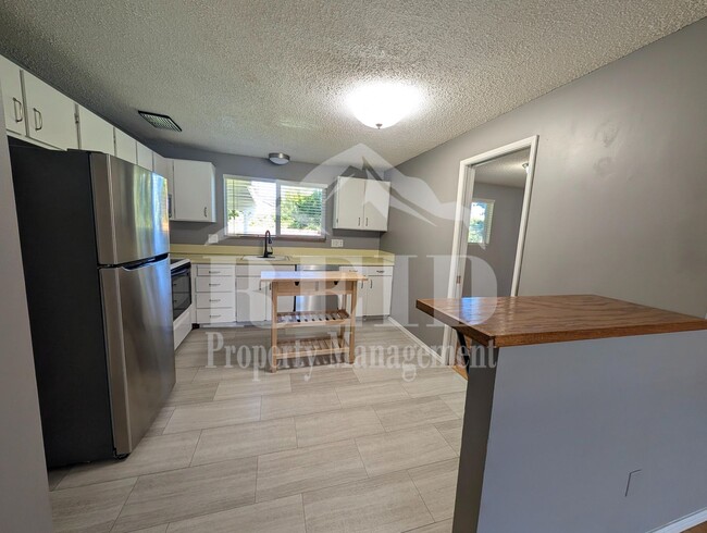Building Photo - Comfortable Single-Story Rambler in Central Kitsap