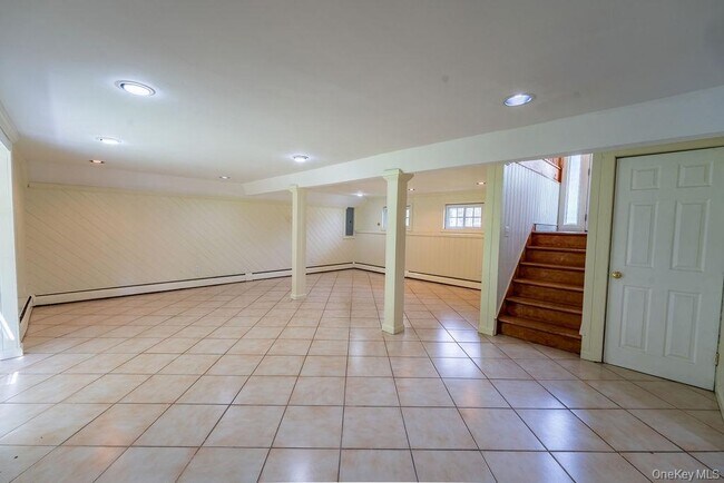 Building Photo - 5 Idlewild Dr