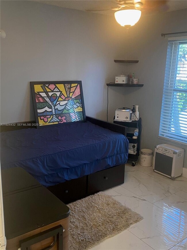 Building Photo - 14046 S Cypress Cove Cir