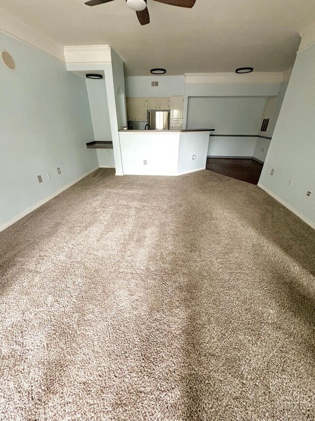 Building Photo - AVAILABLE NOW: First-floor 2-bedroom, 1-bath condo in Gated Community