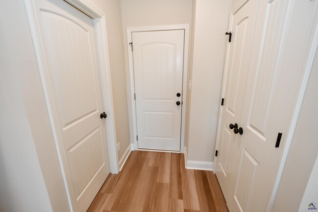 Building Photo - 204 Otters Rdg Dr