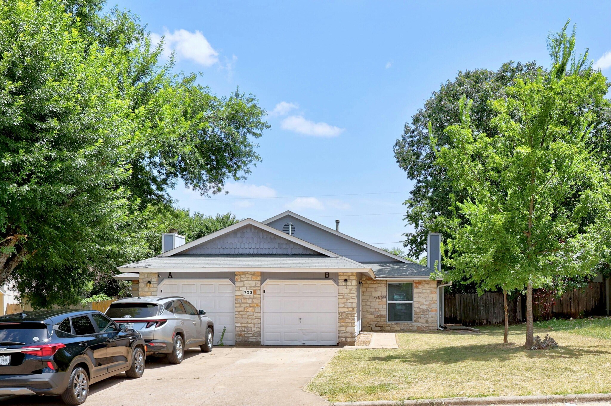 Building Photo - 703 Country Aire Dr