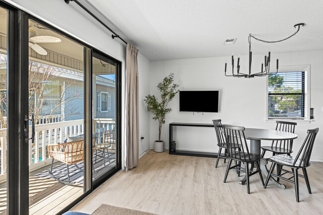 Building Photo - Cute fully furnished 1-Bedroom Codo in Sea...