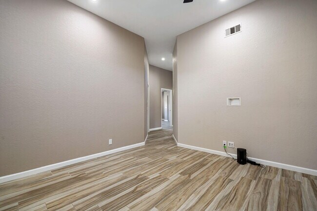 Building Photo - 46395 Ryway Pl