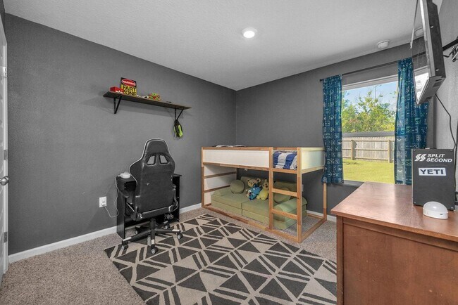Building Photo - 6537 Torrey Pnes
