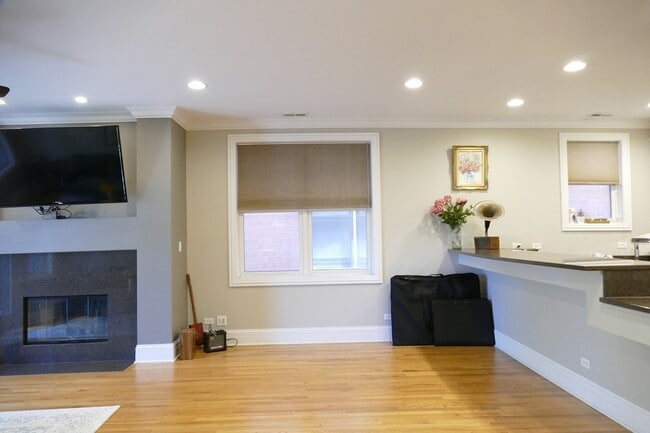 Building Photo - 3024 N Sheffield Ave