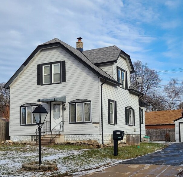 Exterior - 3352 S Schauer Ave