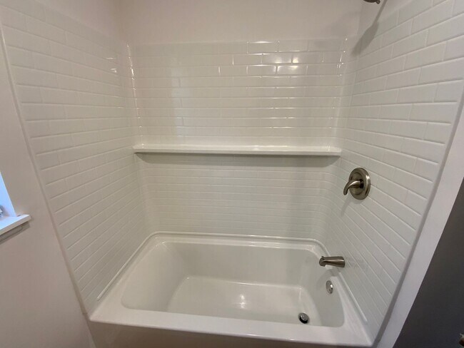 Building Photo - 409-411 Brewer Dr