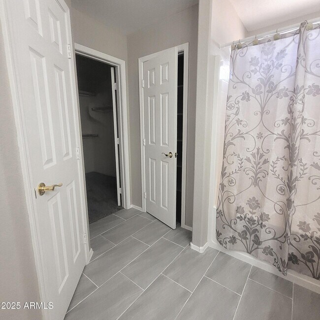 Building Photo - 2210 E Paraiso Dr