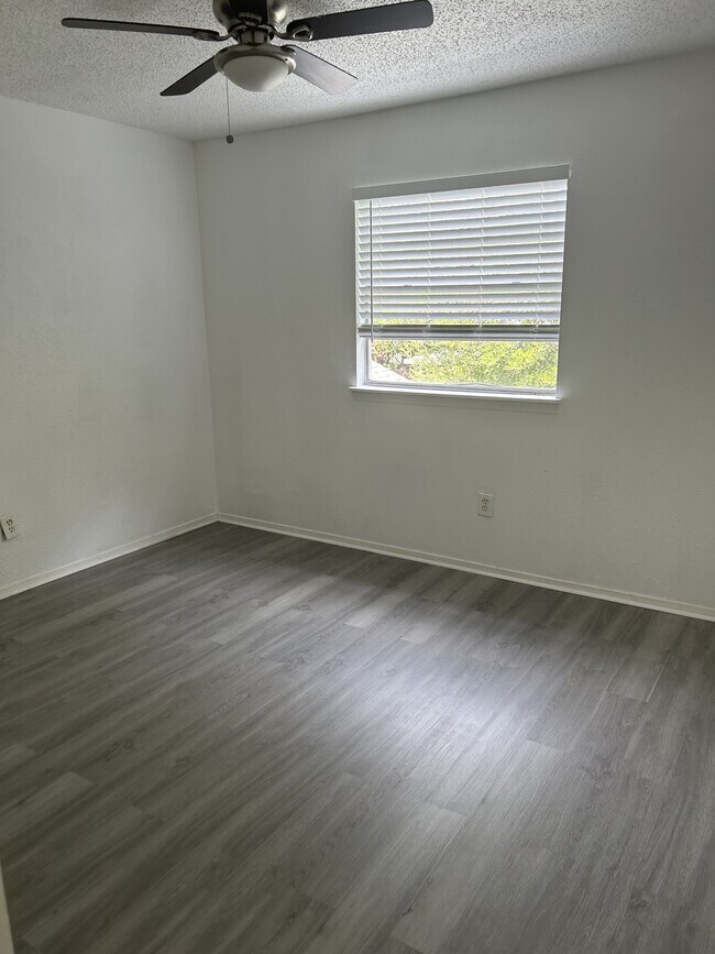 Building Photo - 4816 Rollingwood Ct