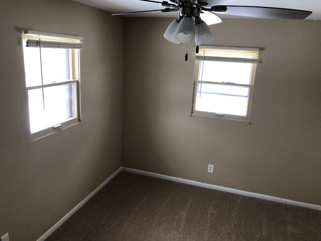 Building Photo - 4305 Sioux Ln