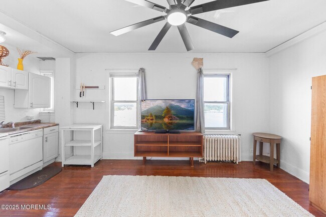 Building Photo - 400 Deal Lake Dr