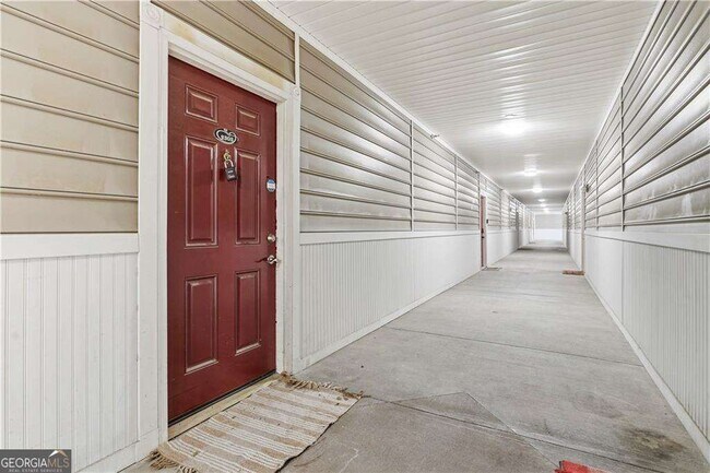Building Photo - 2700 Pine Tree Rd NE