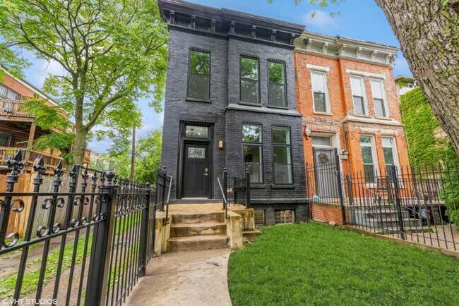 Primary Photo - 2452 W Lexington St
