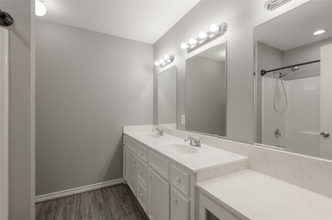 Building Photo - 100 Shorewood Dr