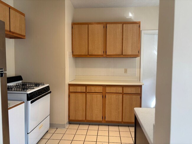 Building Photo - 1741 Middlehurst Rd