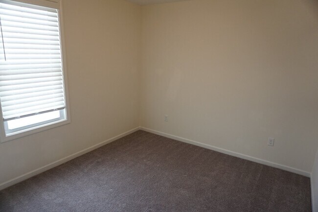 Building Photo - 9343 Cassadine Ct