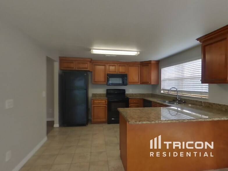 Building Photo - 6801 Wayside Ct