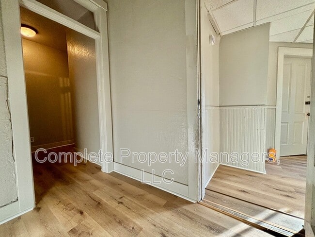 Building Photo - 325 E Washington St