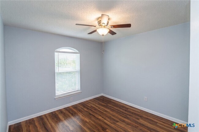 Building Photo - 402 Preakness Cir