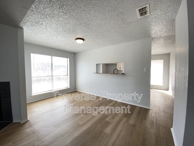 Building Photo - 209 Hickory Springs Dr