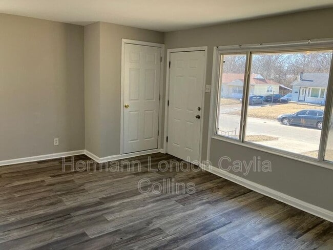 Building Photo - 9840 Medford Dr