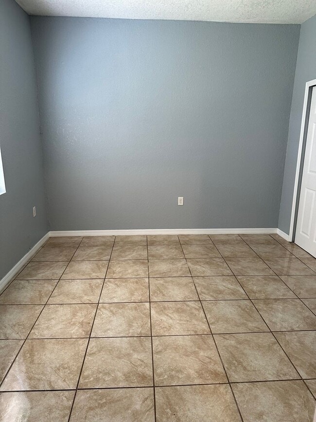 Building Photo - 2 Bed/2 Bath in Haines City - ready for immediate move in!