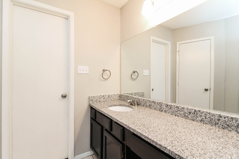 Building Photo - 2534 Bentley Dr