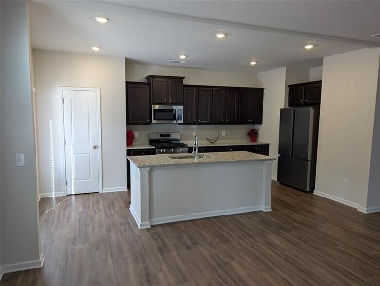 Building Photo - 116 Parkwood Dr