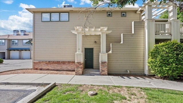 Building Photo - 2491 Fountain Greens Pl