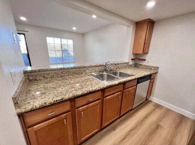 Building Photo - Sophisticated Space Designed for Comfort