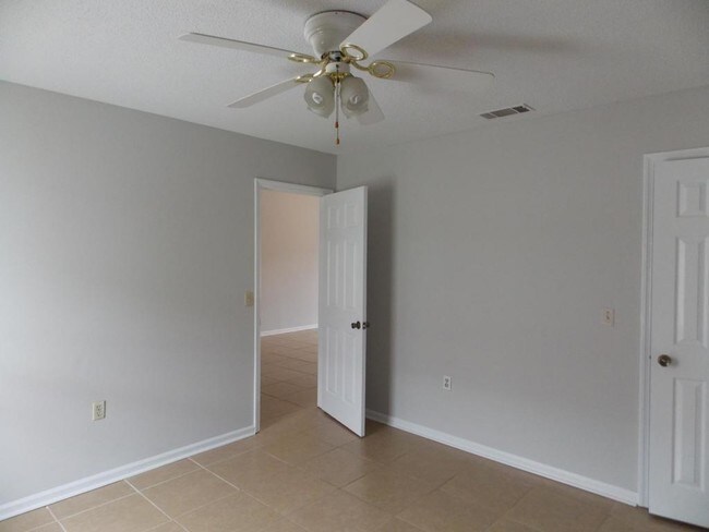 Building Photo - 140 Lanier Dr