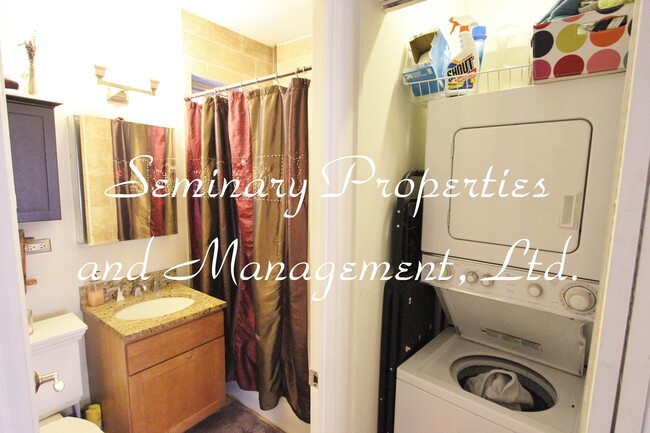 Interior Photo - 5826-28 N Ridge