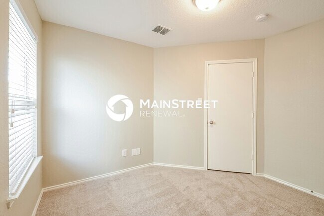 Building Photo - 3 Bedroom Pet-Friendly Home in Converse, TX with Main Street Renewal