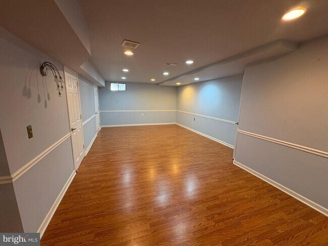 Building Photo - 208 Castle Dr