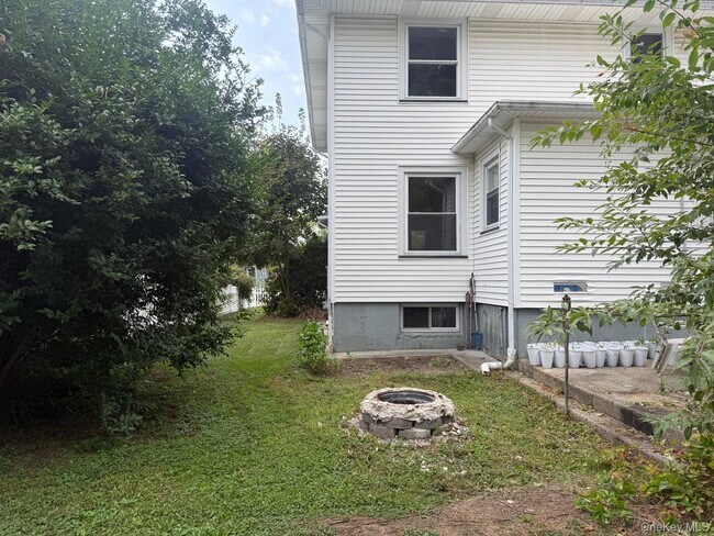 Building Photo - 37 Watkins Ave
