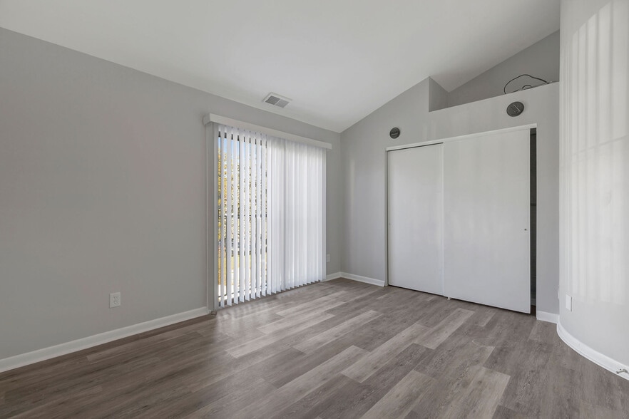 Building Photo - 2410 Grandview Ave