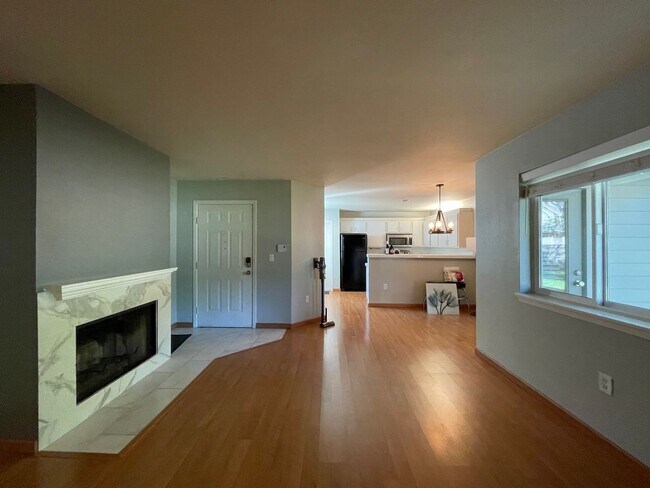Building Photo - RARE Lake Oswego Bay Community 2Bd/2Ba in ...