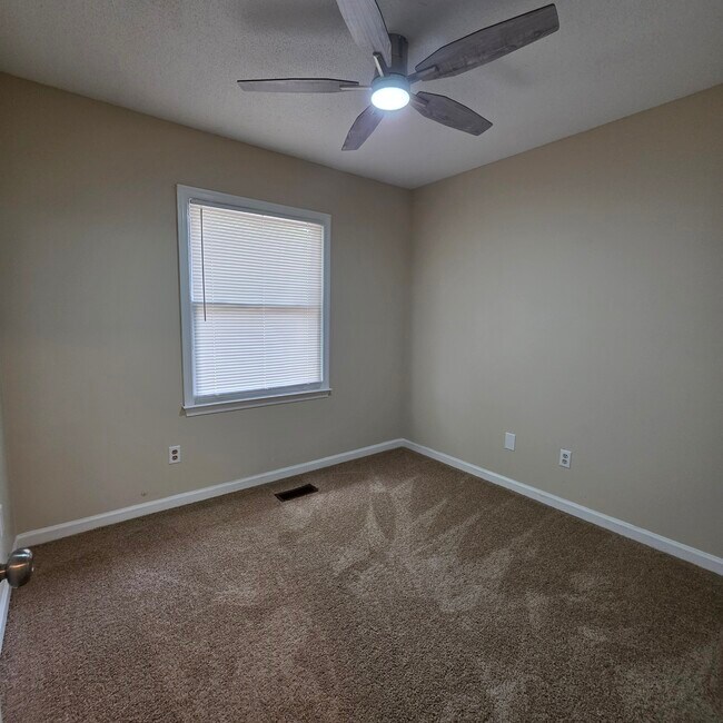 Building Photo - 1900 Buck Ln