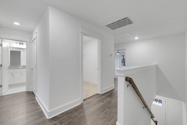 Building Photo - 609 Lee St