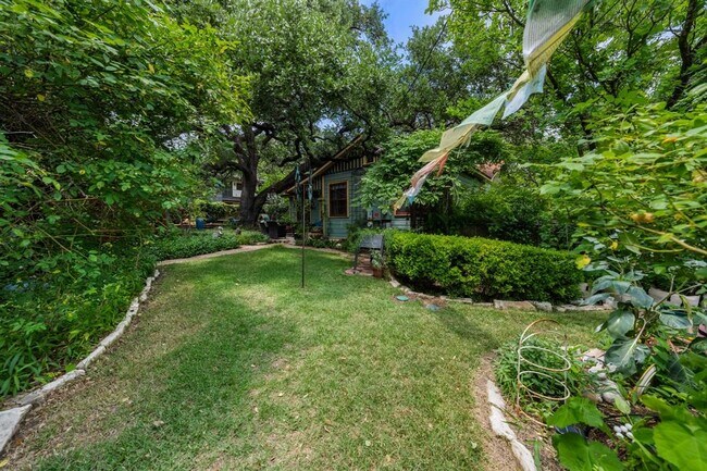 Building Photo - 221 Park Ln