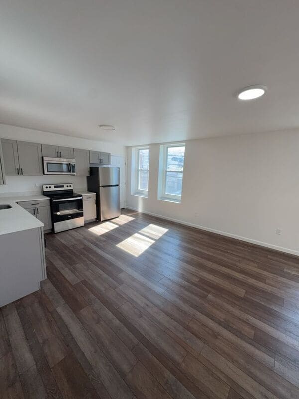 Building Photo - 730 N Main St