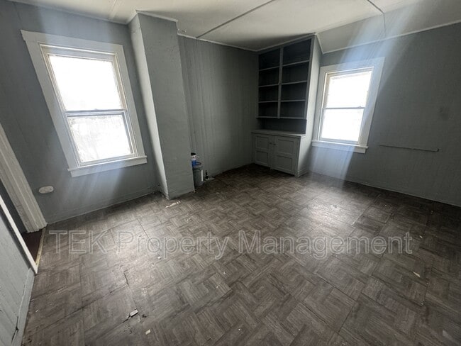 Building Photo - 60 Romeyn St