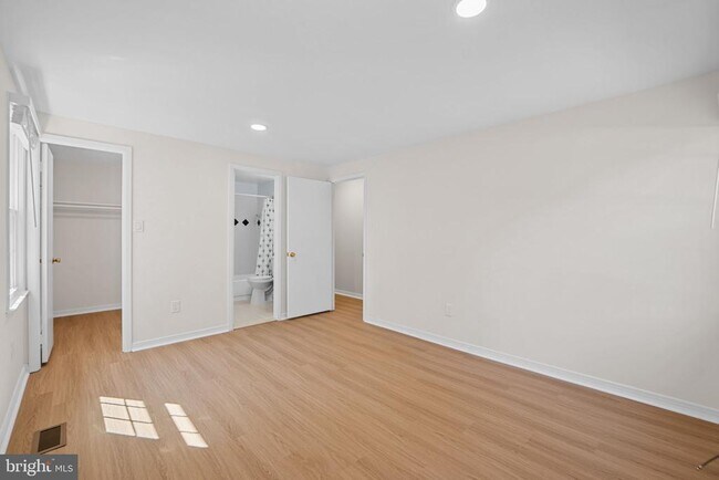Building Photo - 3301 Fallowfield Dr